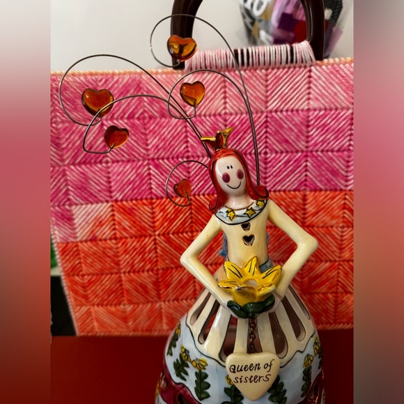 Blue Sky "Queen of Sisters" by Heather Goldminc Beautiful Gift for Sister Decor - Picture 3 of 8